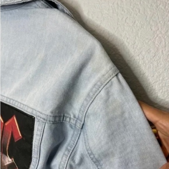 AC/DC DENIM JACKET EMBELLISHED WITH 16 PATCHES & 3-4 BUTTONS/PINS AND BACK ART - Picture 13 of 13